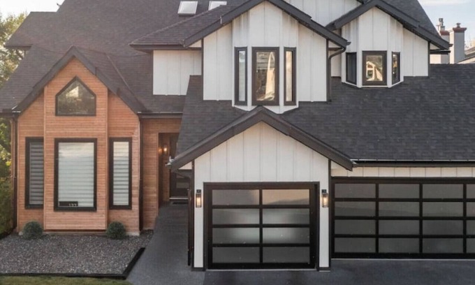 Southeast Calgary House | Super Fun House w/Great Location. Perfect for Large Families.