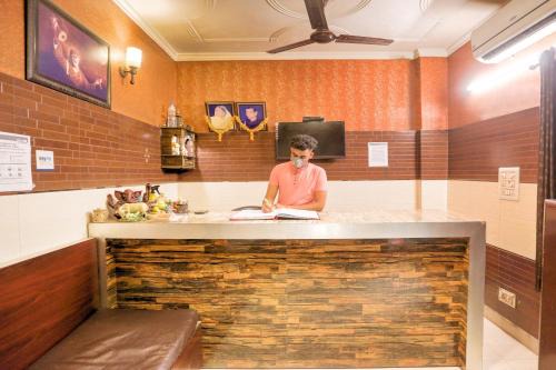 Azadpur Hotel | Super Hotel O Shri Sai Guest House