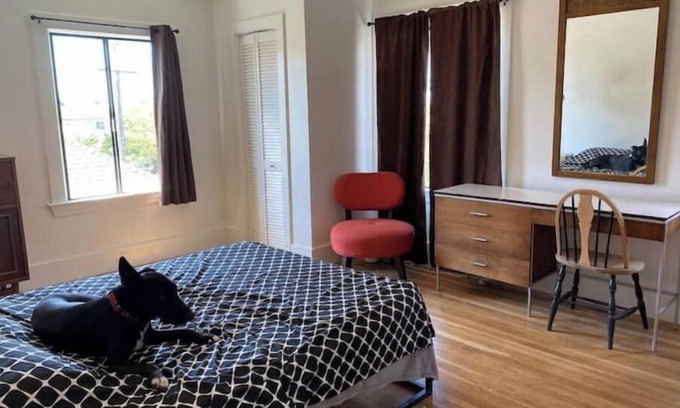 Emeryville House | Super Location Clean Stylish Sunny & New Bathroom