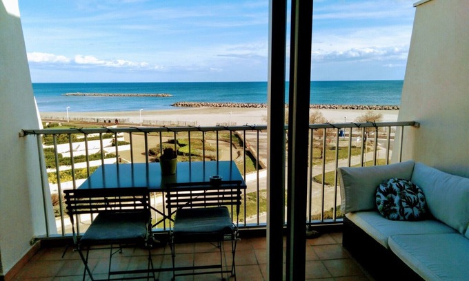 Palavas-les-Flots Apartment | SUPER LOFT of 52 m'in 1st LINE with EXCEPTIONAL VIEW on the sea, very BRIGHT