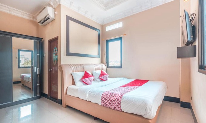 Cibinong Hotel | SUPER OYO 1640 Fallinda Hotel