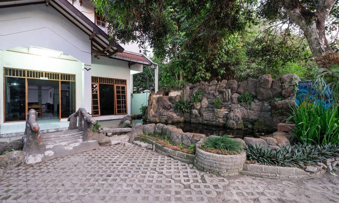 Sleman Hotel | Super OYO 1778 Omah Duwet