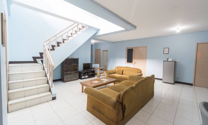 Binong Hotel | Super OYO 2110 Rotterdam Guest House