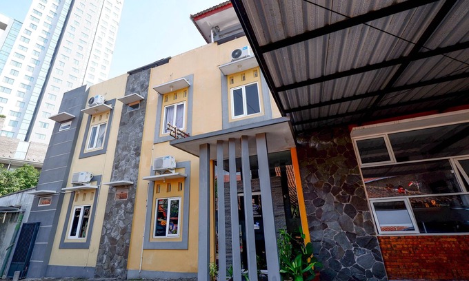 Laweyan Hotel | Super OYO 2209 Solo Point Guest House Syariah