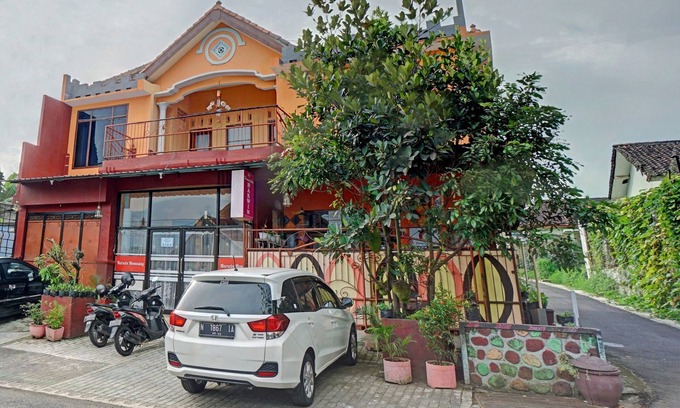 Sidomulyo Hotel | Super OYO 90488 Harwin Homestay