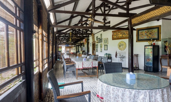 Pacitan Hotel | Super OYO 942 Srikandi Hotel