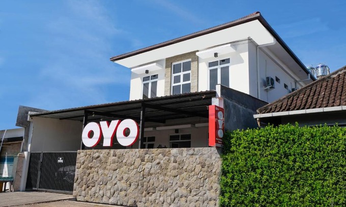Jember Hotel | SUPER OYO 995 Alice's Homestay Syariah