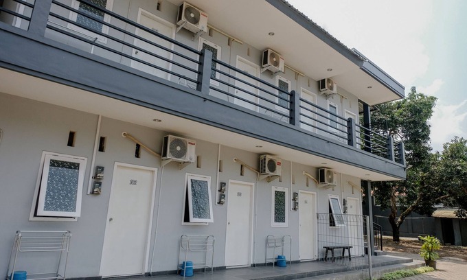 Patrang Hotel | Super OYO Capital O 1176 J3 Residence Syariah