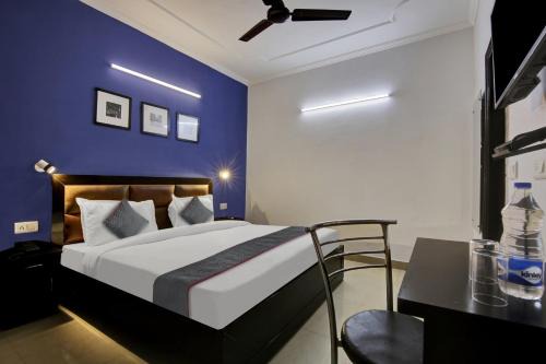 Sainik Farm Hotel | Super OYO Townhouse Saket Residency Near Saket Metro Delhi