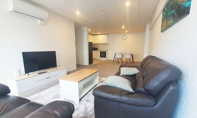 Te Aro Apartment | Super Spacious, Heart of Cuba St! Unit 1