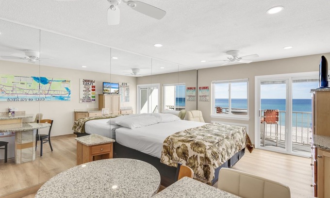 Panama City Beach Condo | SUPER STUDIO Pet Friendly Beach Front