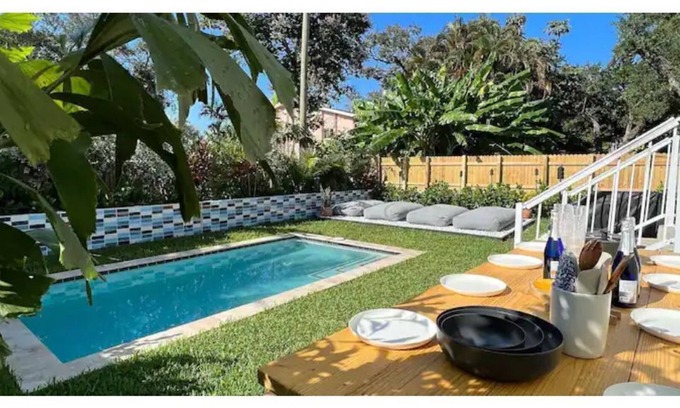 Edgewood Villa | Super stylish 4 Bedrooms 4 baths Villa with a pool