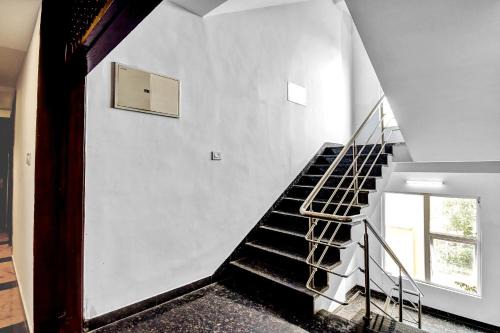 Sector II Hotel | Super Townhouse All In One