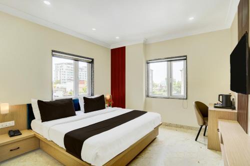 Sigra Hotel | Super Townhouse Oak Banaras Central Railway Junction Formerly Sri Hari Inn