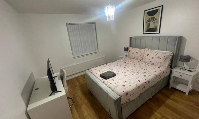 Woolwich Riverside Apartment | Superb 2 bedroom apartment with Garden and Lawn in London