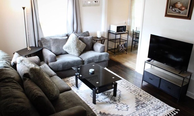 West Rock House | Superb 2-bedroom house with AC, in New Haven close to Yale, restaurants shops