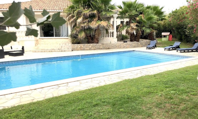 Beziers House | SUPERB 200 M2 AIR CONDITIONED POOLHOUSE POOL ON 1100 M2 OF SPORTED GROUND