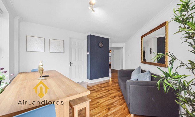 Surrey Docks Apartment | Superb 3 bedroom Flat- Amazing River view 5 stars