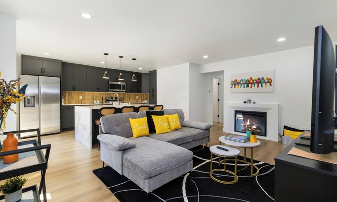 Lake Hills House | Superb 3-bedroom townhome in Bellevue