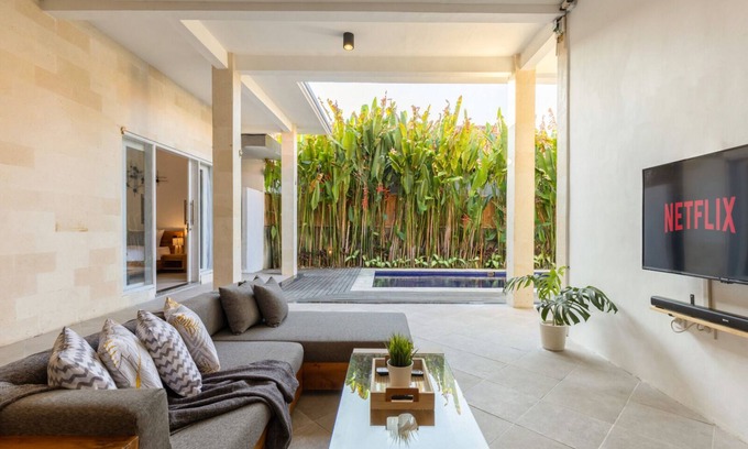 Batu Bolong Villa | SUPERB! 3br Villa located in Batu Bolong, Echo Beach!