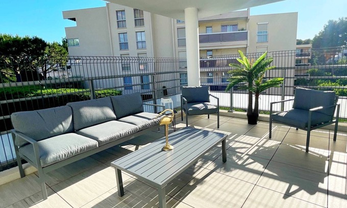 Antibes Apartment | Superb 3P in a quiet location Swimming pool Terrace Barbecue Pétanque