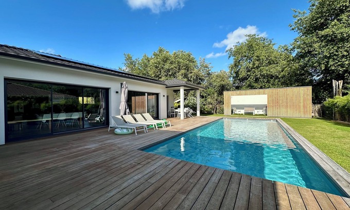 Saint-Aubin-de-Medoc Villa | Superb air-conditioned villa with heated pool between land and sea.