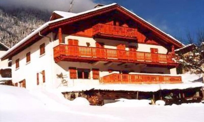 Chamonix City Centre Ski Chalet | SUPERB APARTMENT (90 m2) WITH PANORAMIC VIEW ON THE CHAIN OF THE MONT BLANC.
