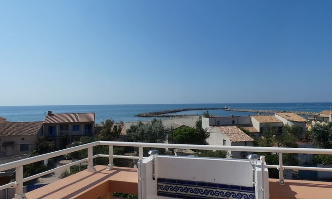 Frontignan Apartment | SUPERB APT FACING THE SEA, 2-minute walk from the beach.T2 MEZZA FRONTIGNAN PLAGE.