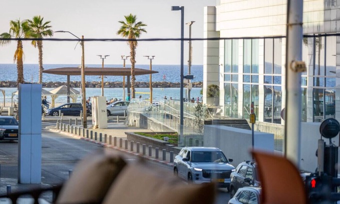 Tel Aviv Promenade Apartment | Superb Beach Apartment next to Kampinski
