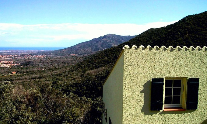 Laroque-des-Alberes Villa | Superb Catalan Villa with private swimming pool and stunning views