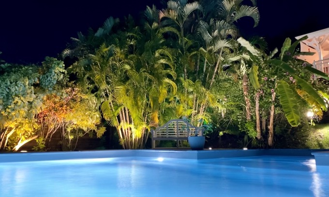 Le Robert Apartment | Superb F2 in a tropical garden near the white sandy beach