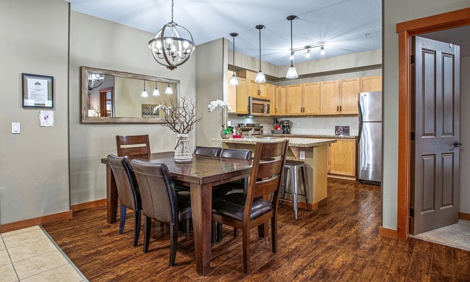 Canmore Apartment | Superb Family Friendly 3 Bedroom - Pool & Hot Tub | Pets OK