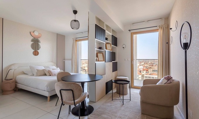 Charmettes - Bellecombe Apartment | Superb flat in central Lyon with views