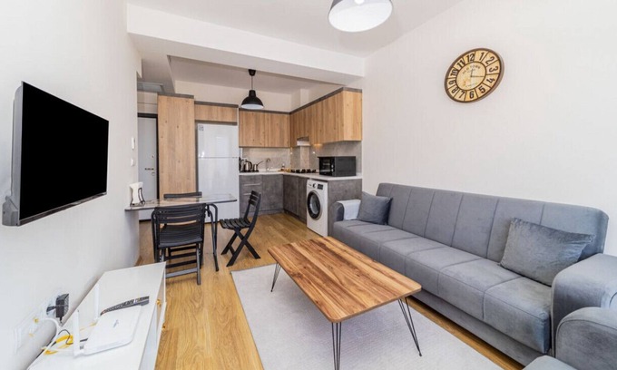 Kepez Apartment | Superb Flat with Shared Pool in Kepez