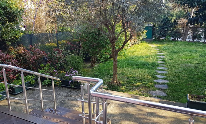 Bakırkoy House | Superb House with Marvelous Garden