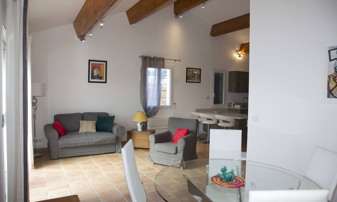 Sanary-sur-Mer Apartment | Superb new T3 apartment in the heart of Sanary, 100m from the port, 2 minutes on foot,