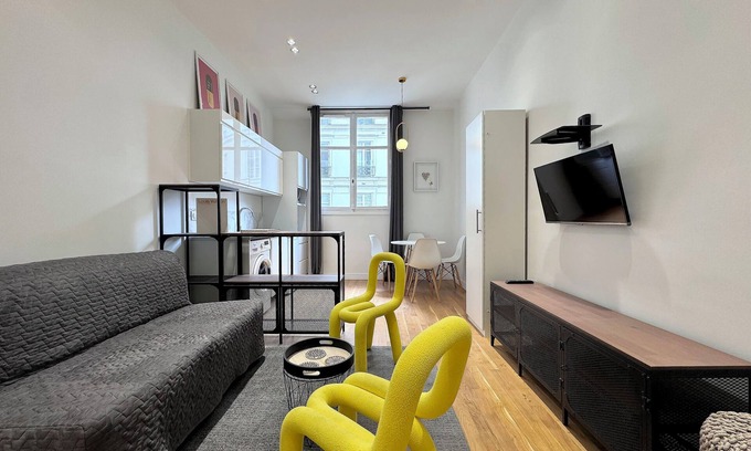 Quartier de la Plaine-de-Monceaux Apartment | Superb parc monceau studio