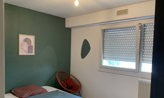 Saint-Herblain Apartment | Superb private room with parking and balcony at the homestay.