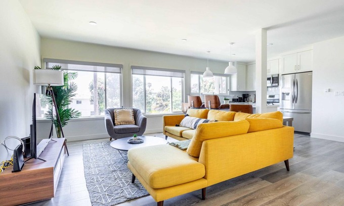 Redondo Beach Apartment | Superb Redondo Beach 2BR, nr Dining & 1 Block to Beach, by Blueground