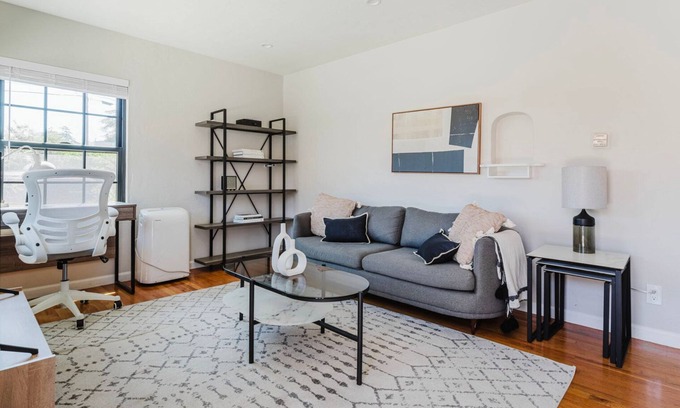 San Jose Apartment | Superb San Jose 1BR w/Parking & W/D, nr Parks & Dining, by Blueground