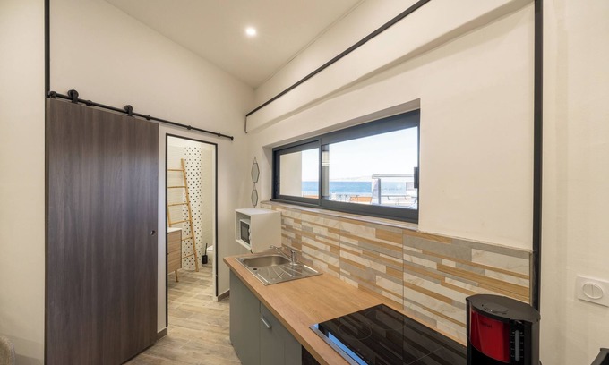 Roucas-Blanc Apartment | Superb sea view, cosy apartment