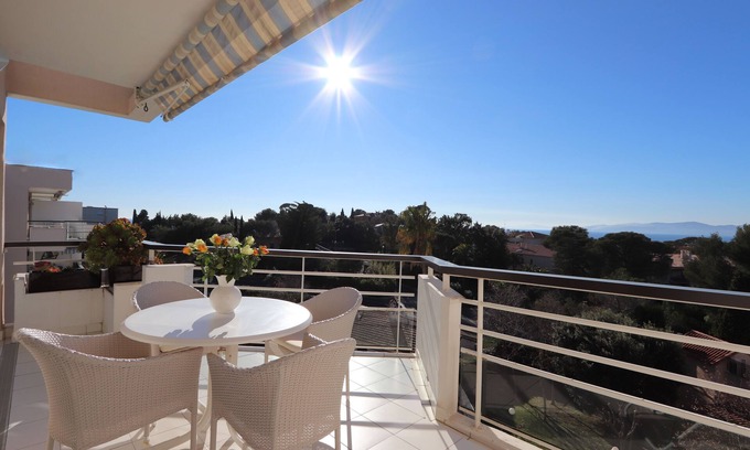 Saint-Raphael Apartment | Superb sea view for this 4* accommodation in Residence with swimming pool, lift