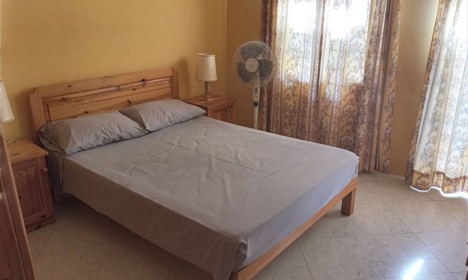 Marsalforn Apartment | Superb seaview two bedroom apartment in Marsalforn