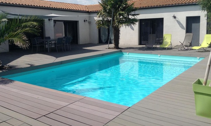 Montroy Villa | superb single storey villa of 250