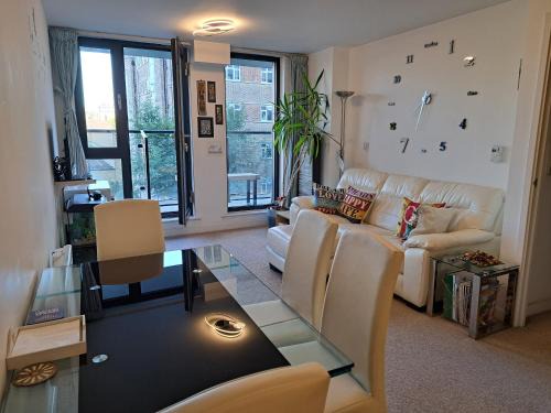 Newington Apartment | Superb Spacious 1bedroom Zone 1 London Apartment
