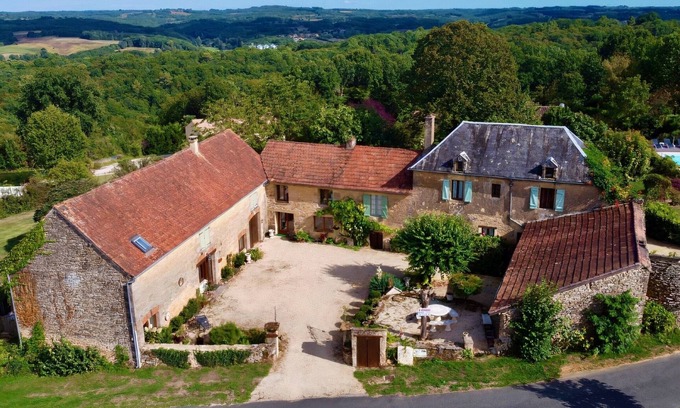 Saint-Genies Cottage | Superb stone cottage with swimming pool in the heart of Périgord Noir