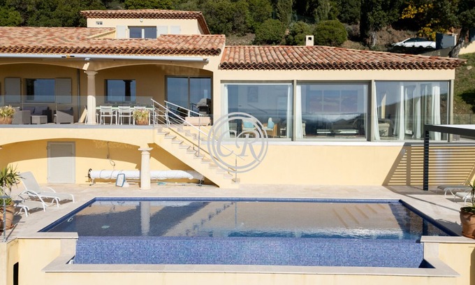 La Londe-les-Maures Villa | Superb Villa in Valcros for 9 persons with pool and sea view