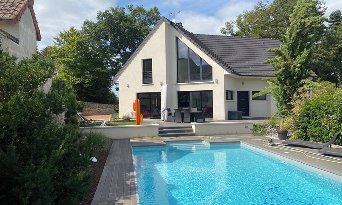 Velars-sur-Ouche Villa | Superb villa with pool