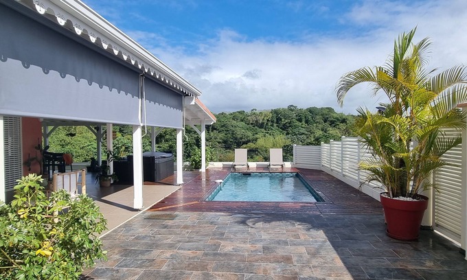 Saint-Joseph Villa | Superb villa with swimming pool and jacuzzi