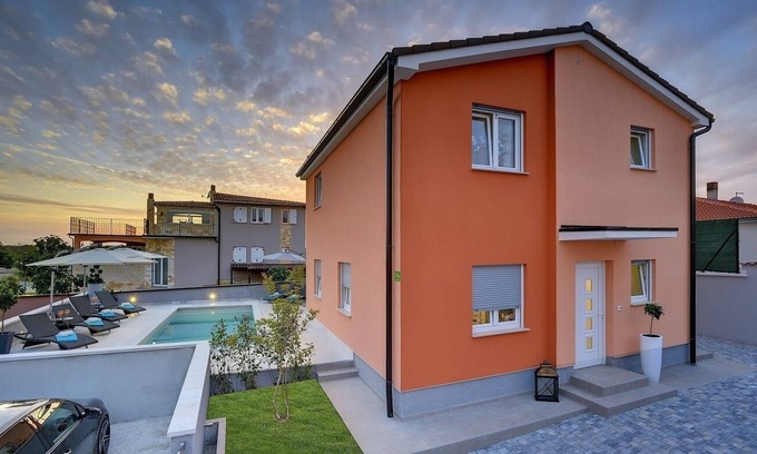 Liznjan House | Superb villa with private pool, sun loungers, terrace and private barbecue area